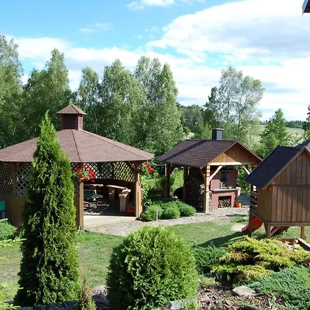 I Przy Lesniczowce ホームステイ ビエレ