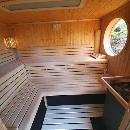 ホームステイ I Przy Lesniczowce ビエレ