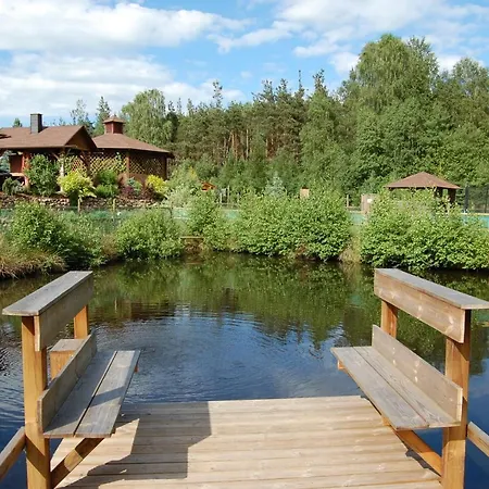 ホームステイ I Przy Lesniczowce ビエレ