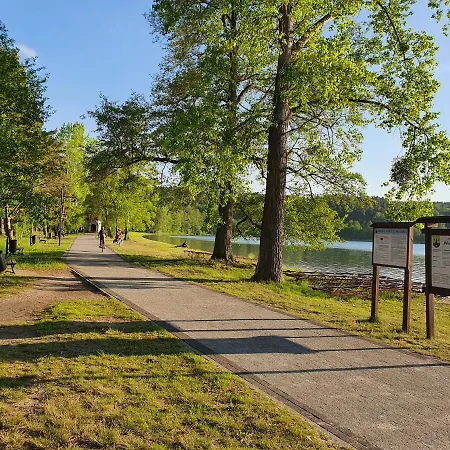 I Przy Lesniczowce ホームステイ ビエレ