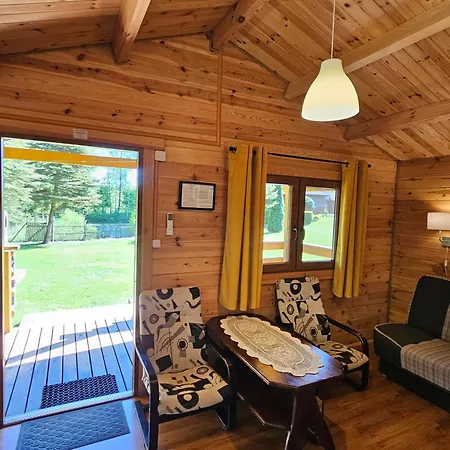 I Przy Lesniczowce ホームステイ ビエレ