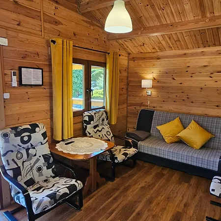 ホームステイ I Przy Lesniczowce ビエレ